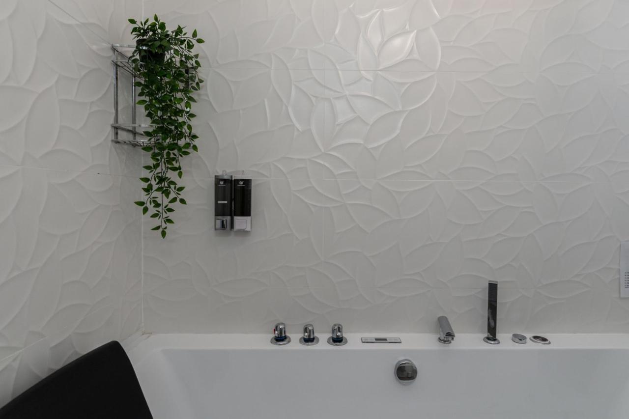Appartement Jacuzzi Full Exterior Sol, By Monaro*****