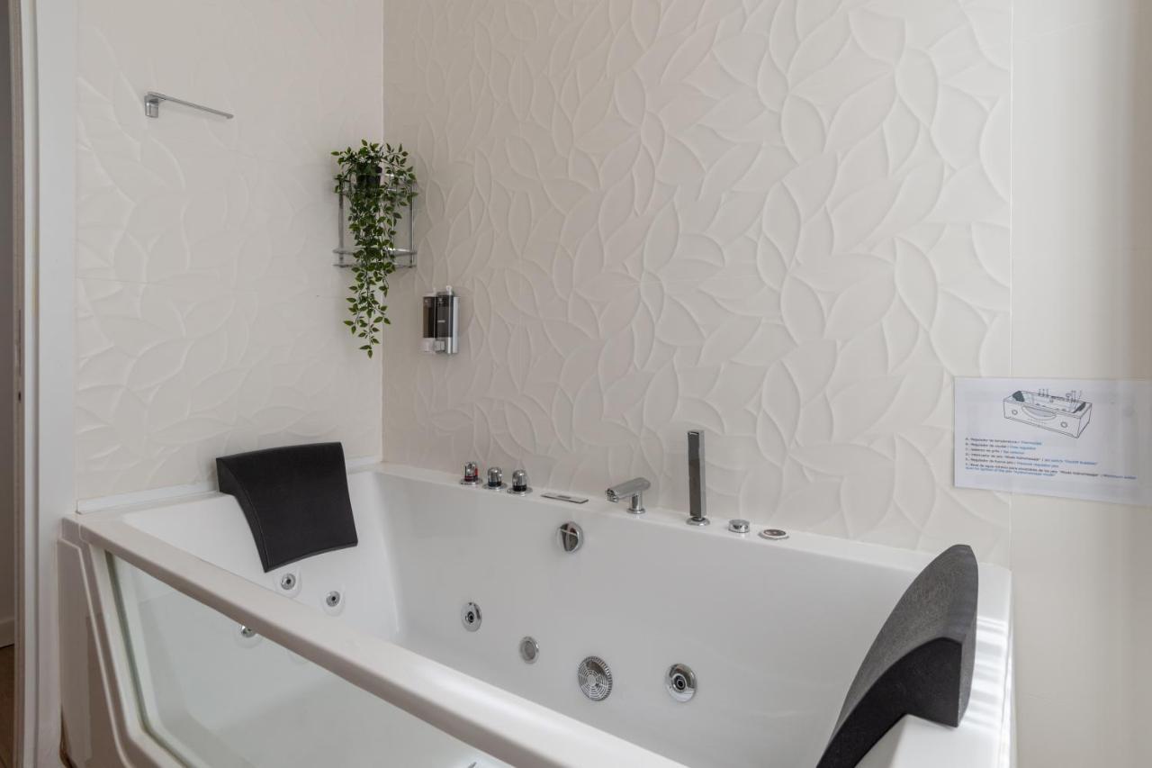 Jacuzzi Full Exterior Sol, By Monaro***** Apartament Madrid