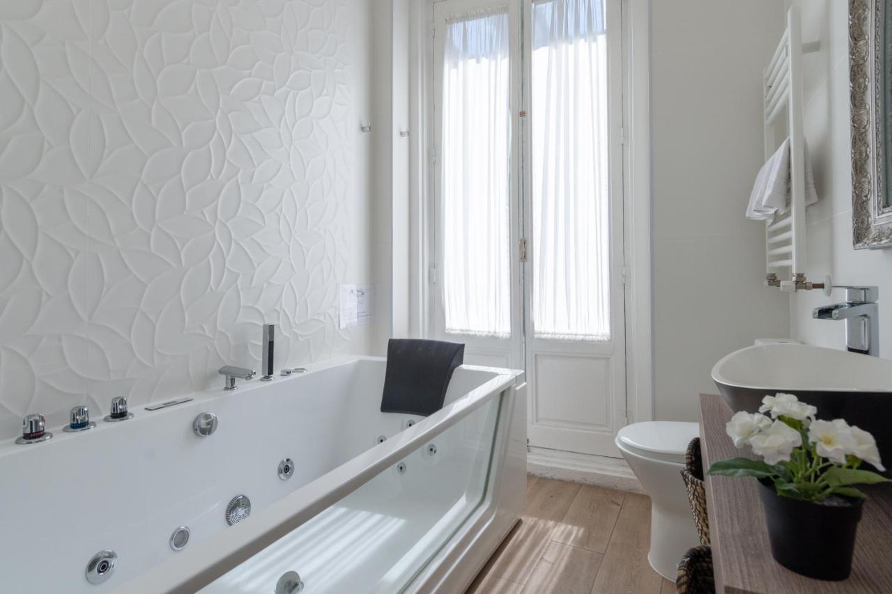 Jacuzzi Full Exterior Sol, By Monaro***** Apartament