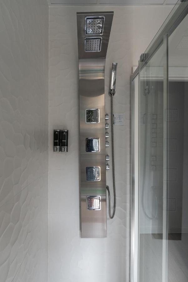 Jacuzzi Full Exterior Sol, By Monaro***** Apartament Madrid